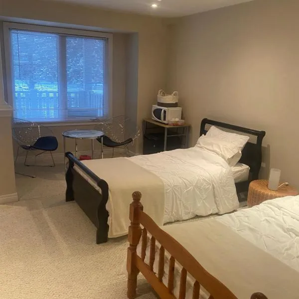 Toronto downtown Woodbine beaches private cozy room，位于多伦多的酒店
