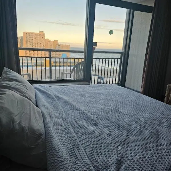 Oceanview Room at Landmark Resort，位于默特尔比奇的酒店