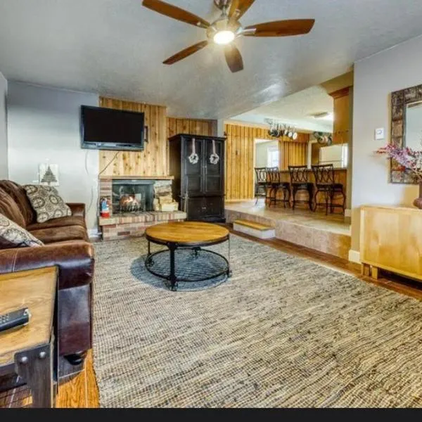 Charming Family Condo, Spacious-Prestige Vacations，位于布赖恩峰的酒店