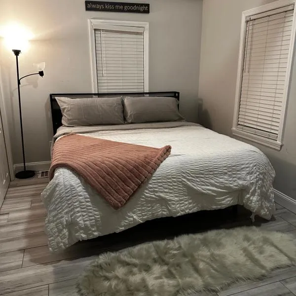 Stylish Boston 2nd floor unit, You are going to love it!，位于波士顿的酒店