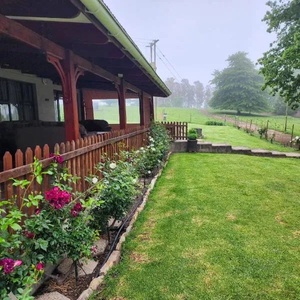 Hogsback Misty Oaks Cottage，位于豪格斯拜克的酒店