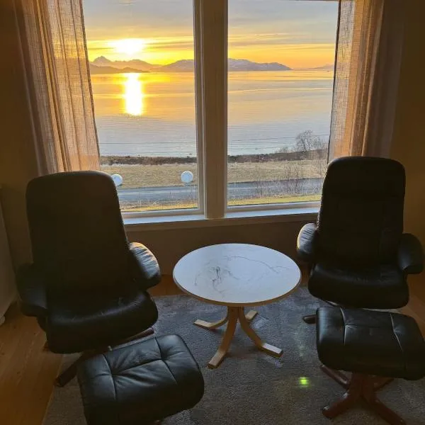 House in Vangsvik，位于Senja的酒店