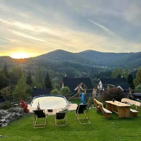 Zawoja Nad Koroną z jacuzzi，位于扎沃亚的酒店