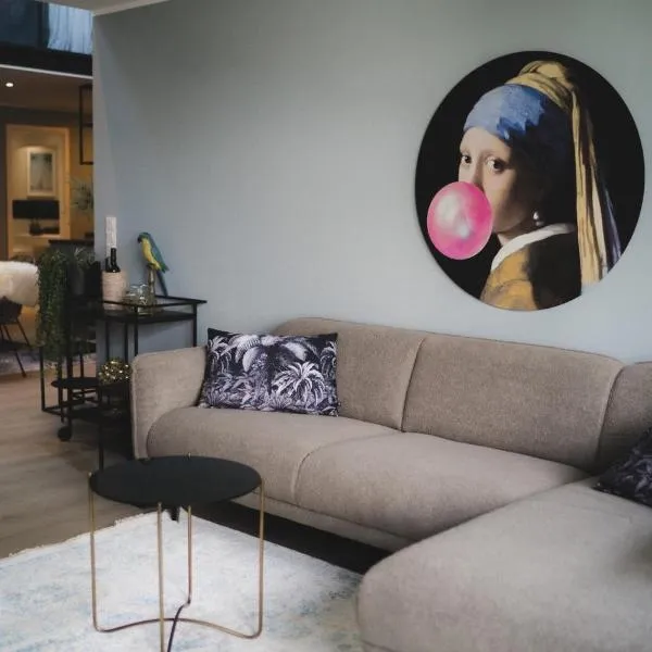 Designer loft with terrace，位于诺伊斯的酒店