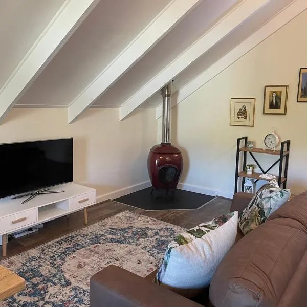 The Studio - a lovely 1 bed loft apartment，位于西萨默塞特的酒店