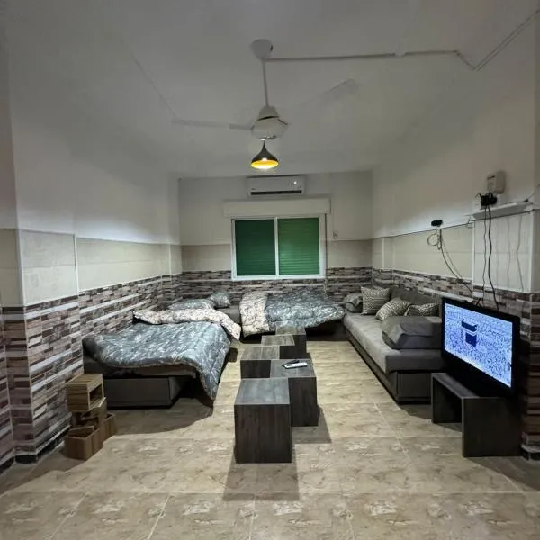 Decapolis 8，位于伊尔比德的酒店