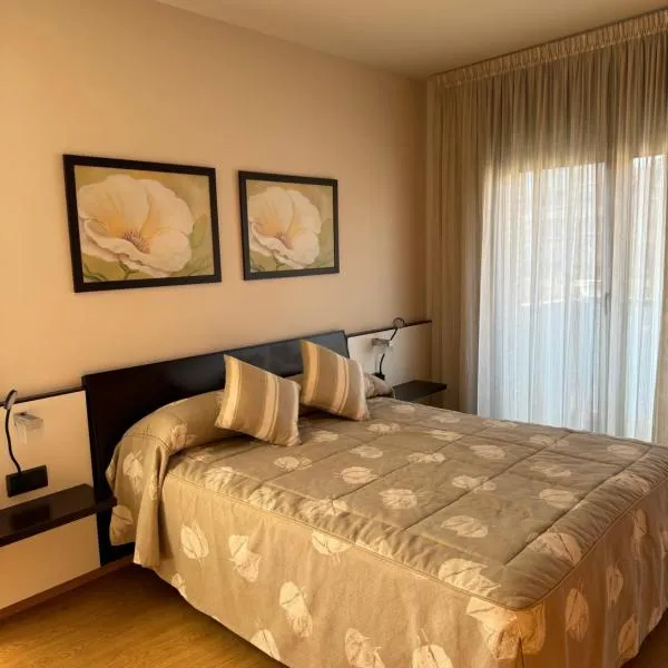 Apartamentos Turísticos Can Rocamora，位于Aren的酒店