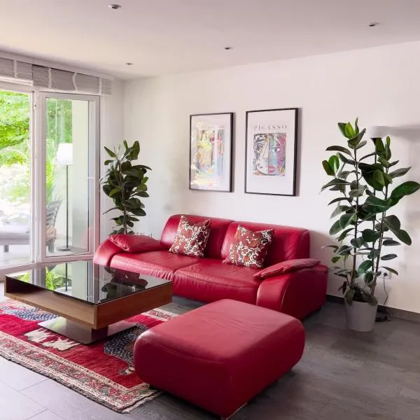 Modernes Wasserfront Wohnung, Terrasse, Parkplatz，位于弗勒尔斯海姆的酒店