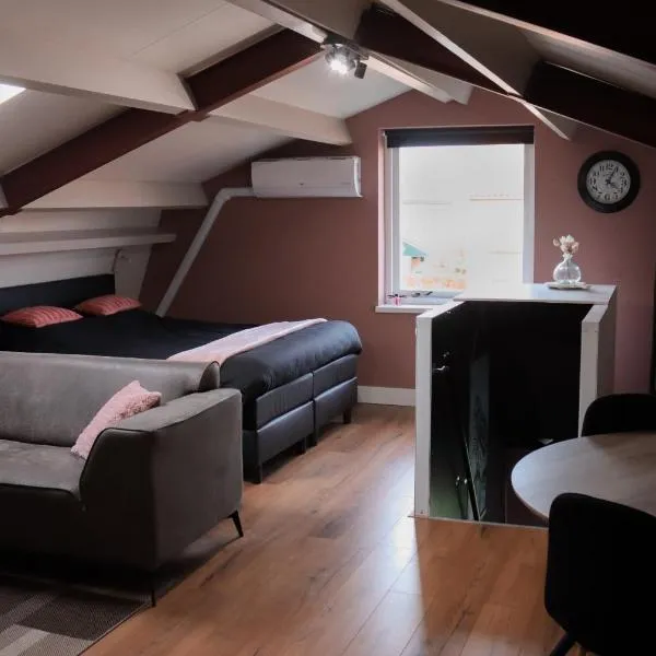 B&B De Kalverschuur，位于Schoonrewoerd的酒店