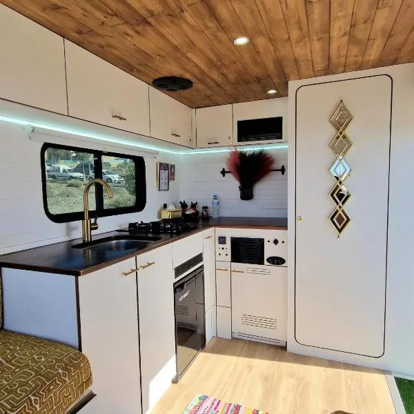 Static Camper in front of the Sea，位于厄尔梅达诺的酒店