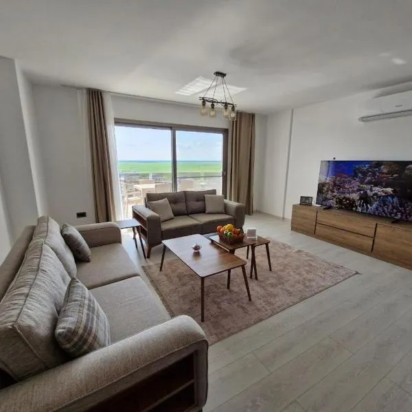 Sunny escape Holiday apartment，位于特里科莫的酒店