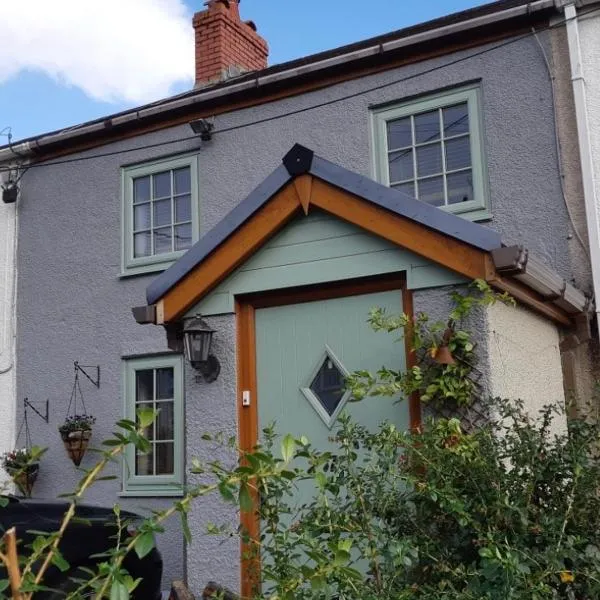 Cosy 4 bed cottage with log burner, close to Gower beaches，位于Dunvant的酒店