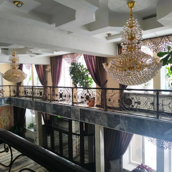 Гостиничный комплекс Алтай，位于Lenīnogorsk的酒店