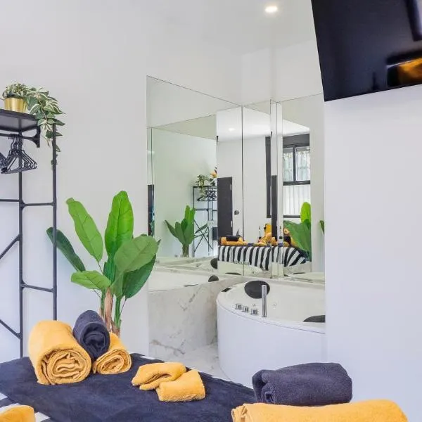 The Juanita Reina's Jacuzzi Apartment，位于马拉加的酒店