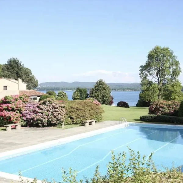 Oasi Lèsia - La Casa sul Lago con Spiaggia privata e piscina vista lago，位于莱萨的酒店