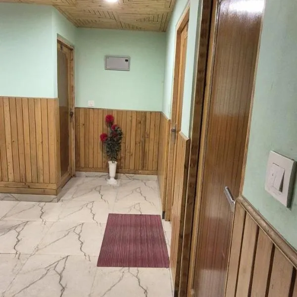 MEHTA Guest House，位于Rāmpur的酒店