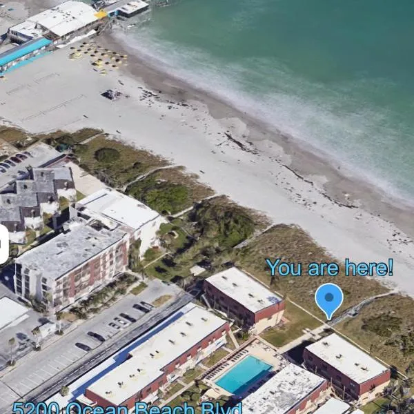 Condo By The Sea!，位于可可比奇的酒店