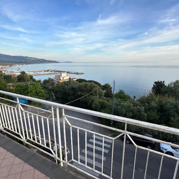 BELVEDERE SUITES Vista Mare, Eleganza e Comfort，位于Marina di Casalvelino的酒店