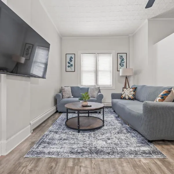 Spacious 3-Bedroom Apartment near NYC - 15min to Times Square, Empire State Building, Central Park, Statue of Liberty，位于泽西市的酒店
