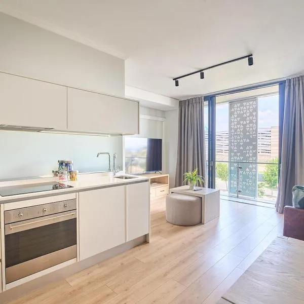 MaZZ at Ellipse Waterfall，位于米德兰的酒店