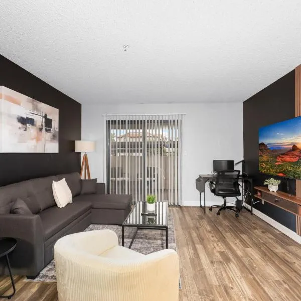 Luxury Tempe Retreat Pool Gym WiFi，位于坦培的酒店