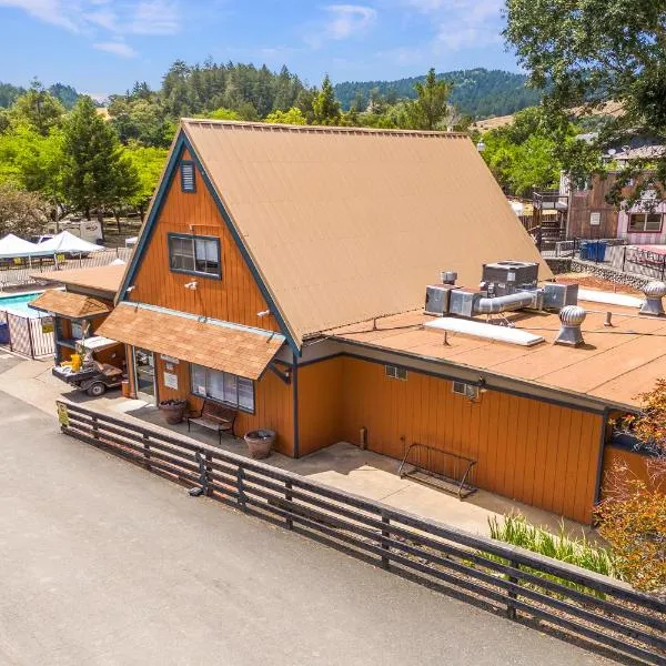 Mendocino Redwoods RV Resort，位于威利茨的酒店