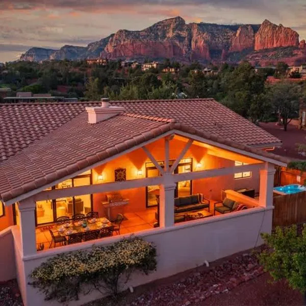 5 Bed 3 Bath Uptown Sedona-Game Room-Sauna-Cold Plunge-Jacuzzi-Gym，位于塞多纳的酒店