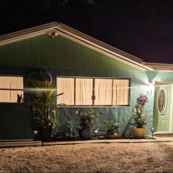 Riverside Cottage in the City Woods，位于迈尔斯堡的酒店