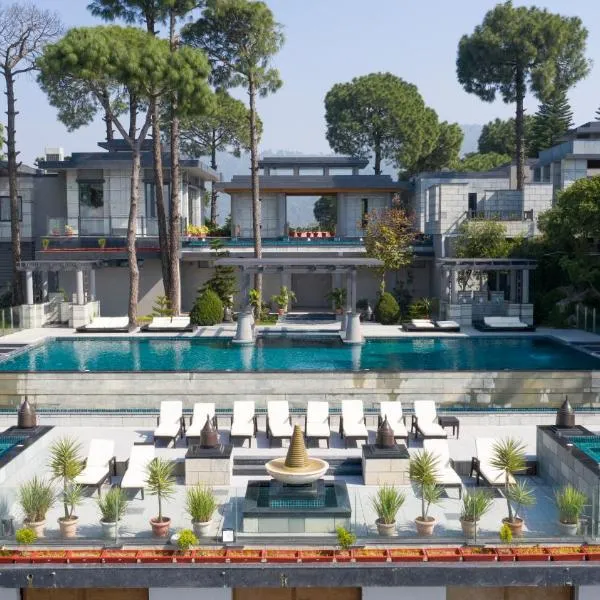 Moksha Himalaya Spa Resort，位于卡绍利的酒店