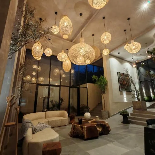 Serenzzo Hotel & Cuisine，位于塔帕尔帕的酒店