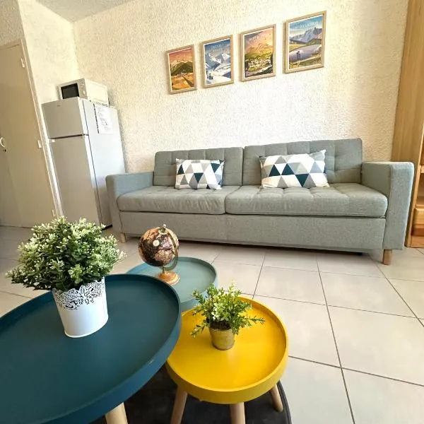 Charmant appartement cosy, terrasse proche des pistes et du centre du village - WIFI gratuit，位于昂塞勒的酒店