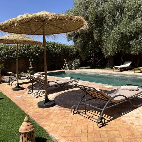 Villa Hania 4 chambres avec piscine,位于Heddad的酒店
