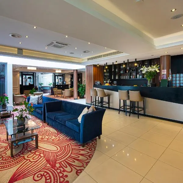 Outlet Hotel Polgár，位于Polgár的酒店