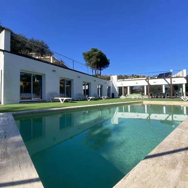 Casa Rio de Oro con piscina con playa y barbacoa，位于卡隆赫的酒店