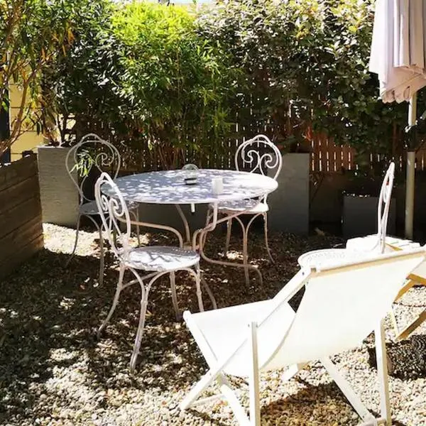 Studios MISTRAL21 en Camargue，位于萨林德吉罗的酒店