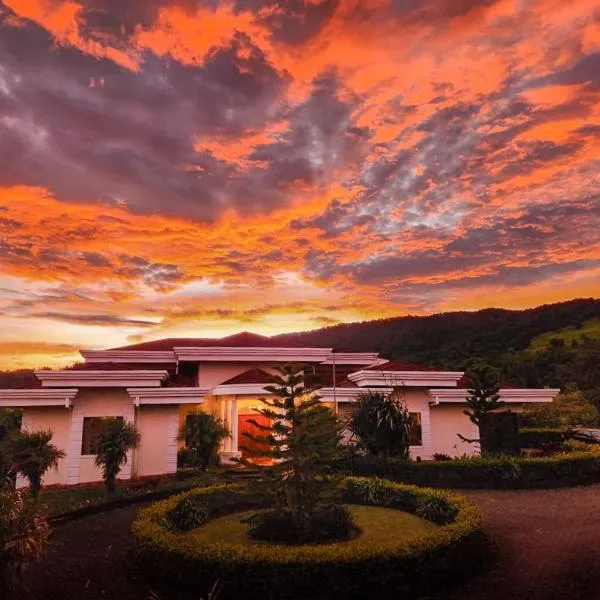 Hotel Poas Paradise，位于阿拉胡埃拉的酒店