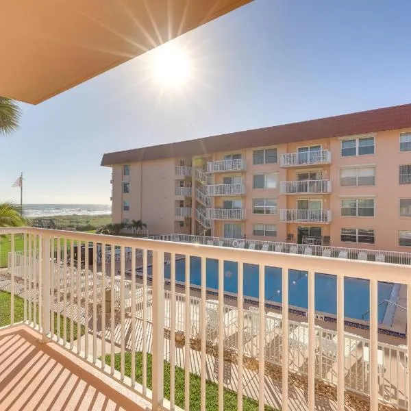 Central Cocoa Beach Condo with View, Steps to Beach!，位于可可比奇的酒店