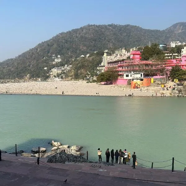 Vedic Dham Ganga，位于瑞诗凯诗的酒店