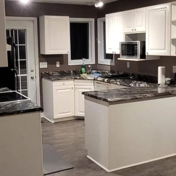 Rustyc Charm Meets Modern Comfy，位于迪耶普的酒店