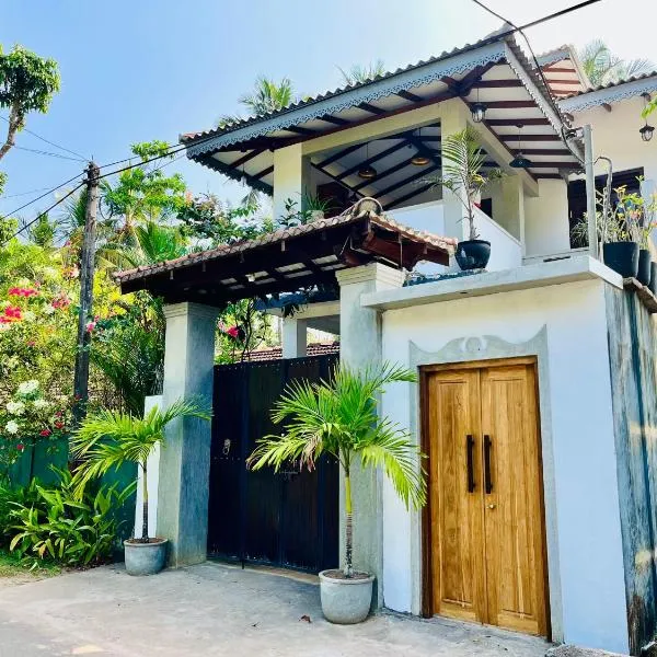 Princess Rose Luxury Apartments，位于陶尔佩的酒店