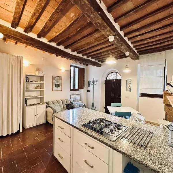 Santa Monaca Medieval Guesthouse，位于索拉诺的酒店
