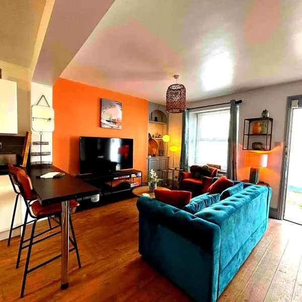 Charming 2BR Cottage in Devon | Fully Equipped & Cosy Retreat，位于廷茅斯的酒店