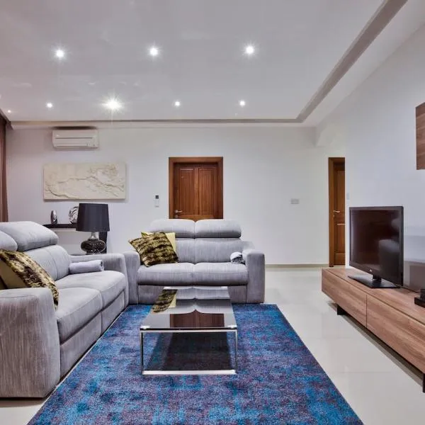 Modern 200sqm 4 bedroom Apartment with side sea view Sleeps 11，位于斯利马的酒店