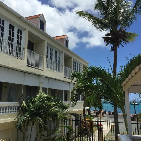 The Comanche A Club Inn of Christianted St Croix，位于克里斯琴斯特德的酒店