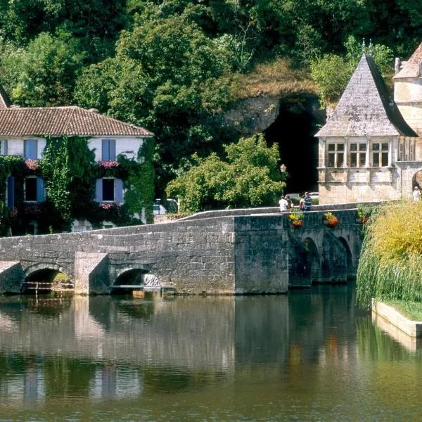 Location vacances dans le Périgord vert，位于Saint-Front-la-Rivière的酒店