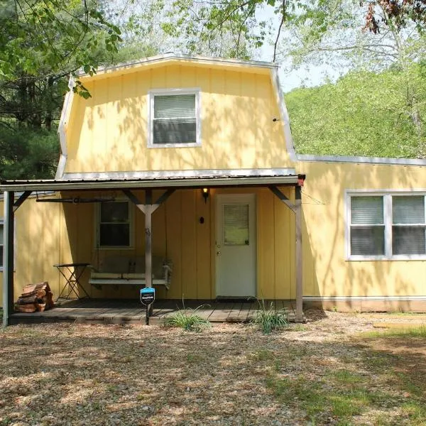 East Fork Acres，位于South Bloomingville的酒店