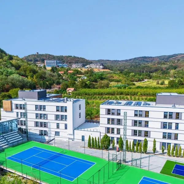 Fruške Terme - Fruški Cvet，位于维尔蒂尼克的酒店