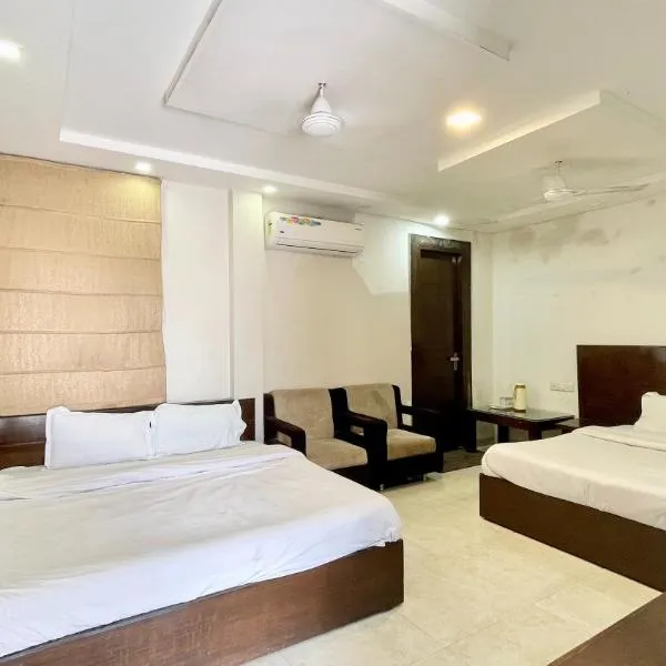 HOTEL R B ! Haridwar, Near Har ki poddi and MANSHA MATA TEMPLE & Railway station, Spacious, and Fully Air Conditioned Rooms with wifi, BEST HOTEL IN HARIDWAR，位于哈里瓦的酒店