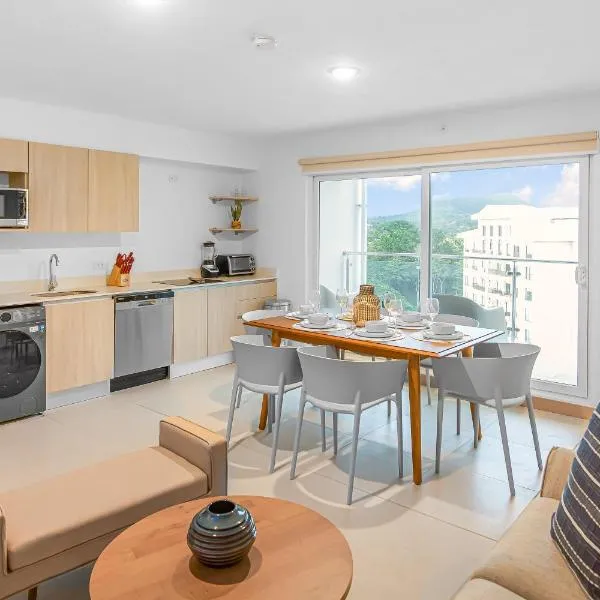 Upstay - New Condo Just Steps Away from the Beach，位于雅科的酒店