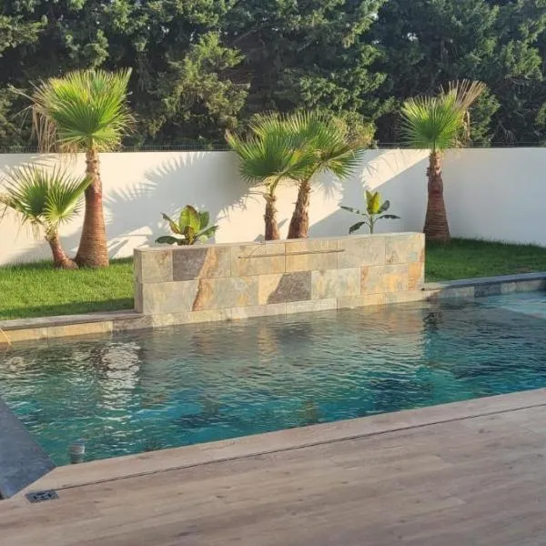 Halte Provence - 2 chambres - Piscine - Salle de bain privée - Parking gratuit，位于Gignac-la-Nerthe的酒店